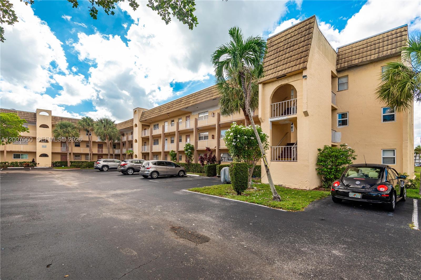 8345 Sunrise Lakes Blvd # 210, Sunrise FL 33322