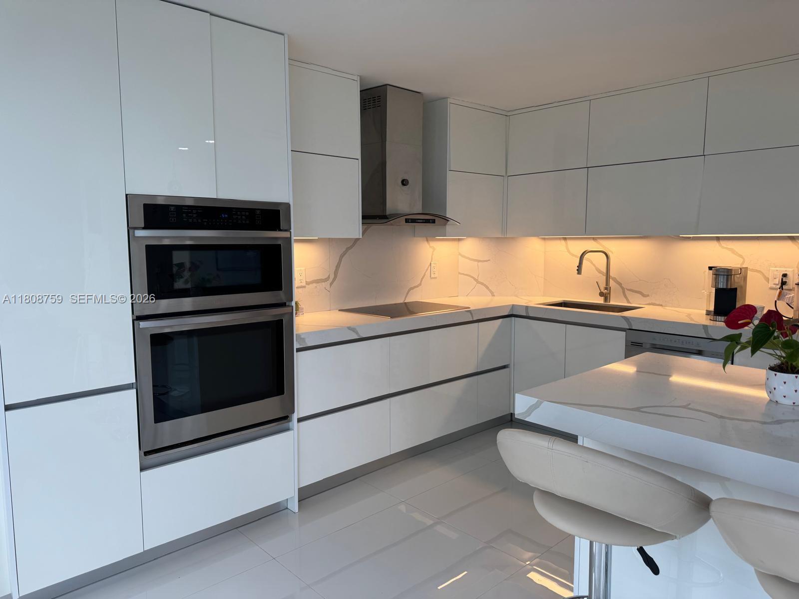 6423 Collins Ave # 1001, Miami Beach FL 33141