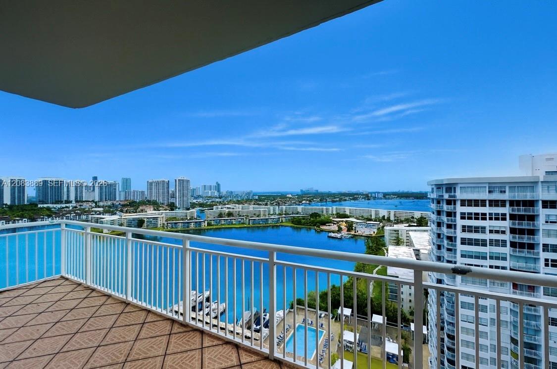 18071 Biscayne Blvd # PH04 & PH03 — Photo 2