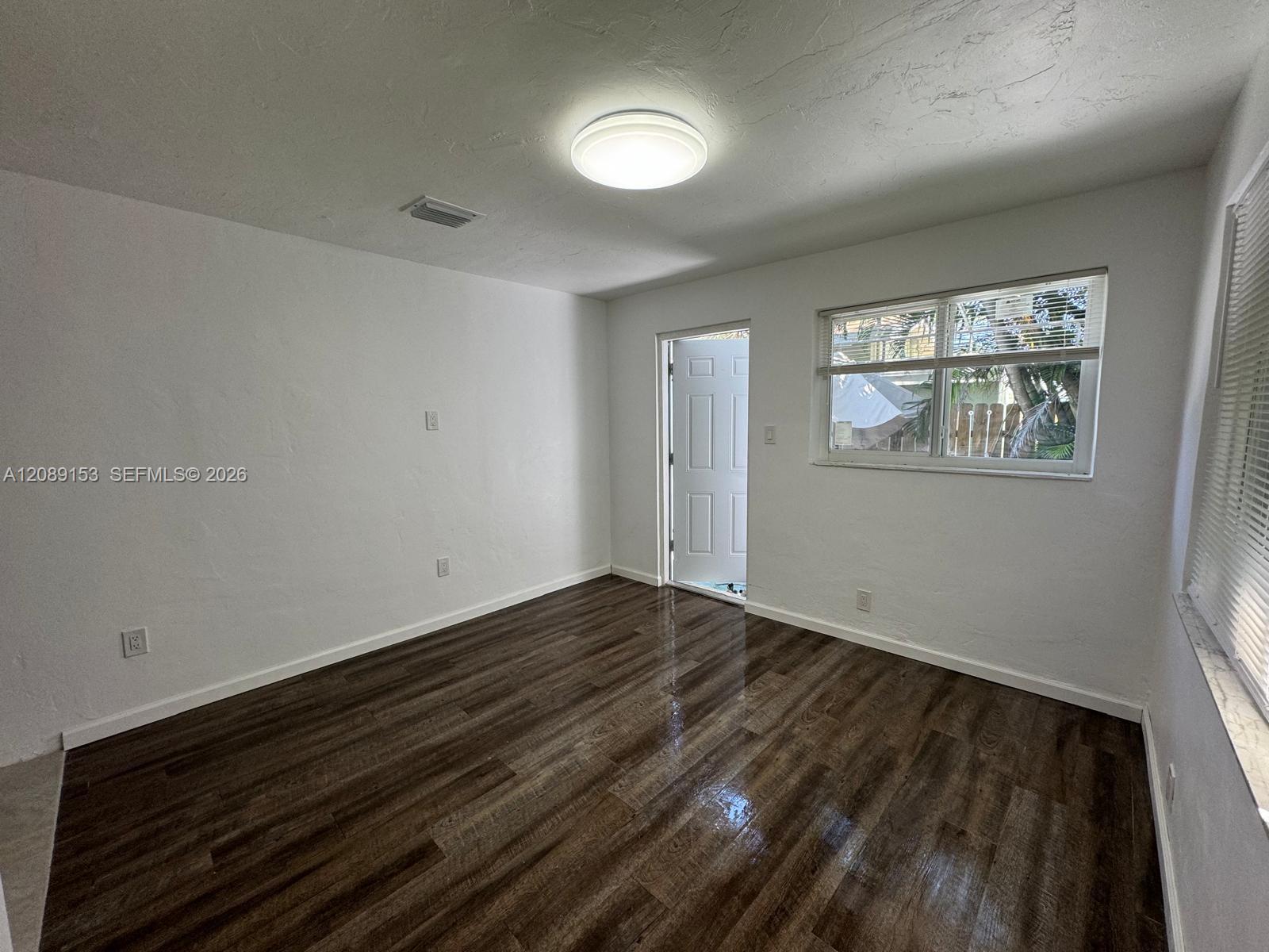 1416 SW 27th St — Photo 4