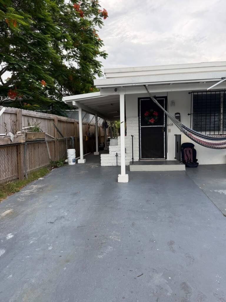2137 NW 1st Terrace # R, Miami FL 33125