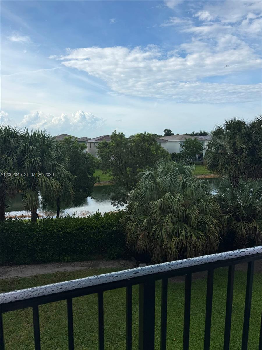 1021 Crystal Lake Dr # 304, Deerfield Beach FL 33064