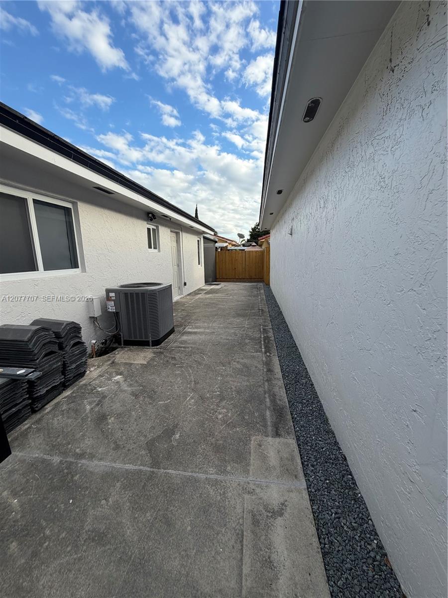 2658 W 74th Ter — Photo 2