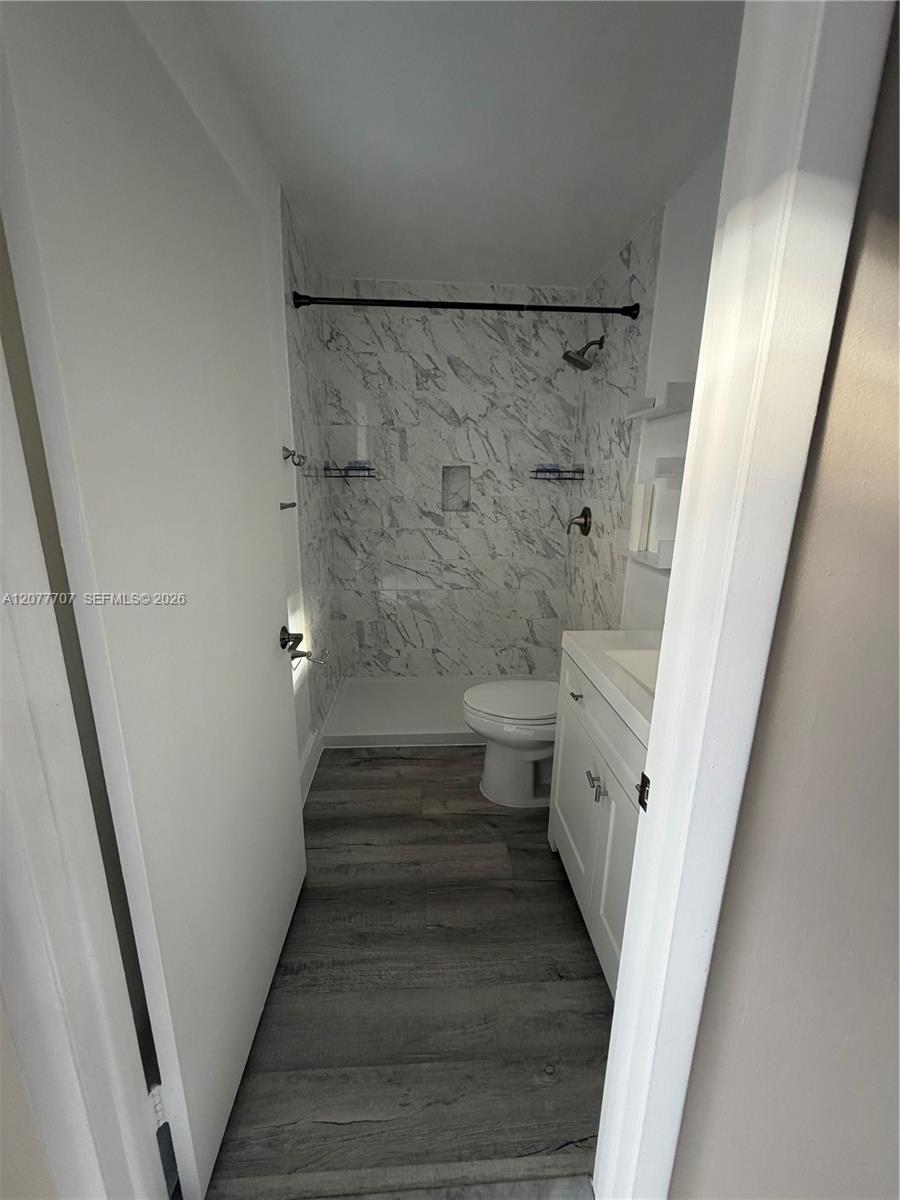2658 W 74th Ter — Photo 5