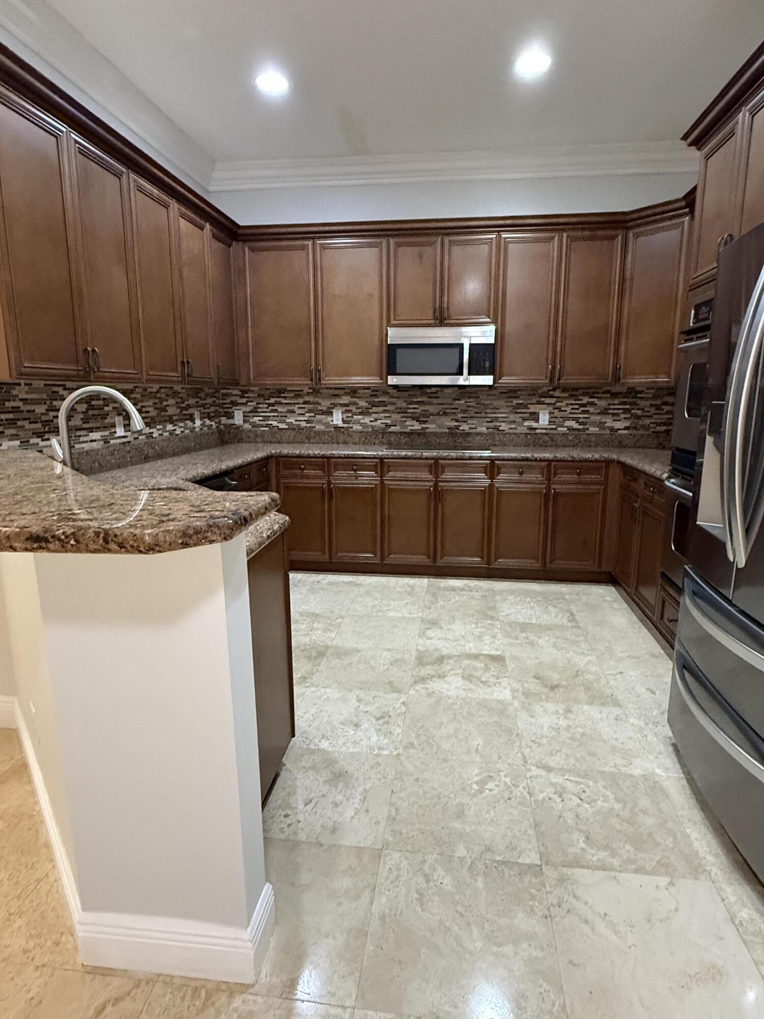335 NE 69TH Circle — Photo 5