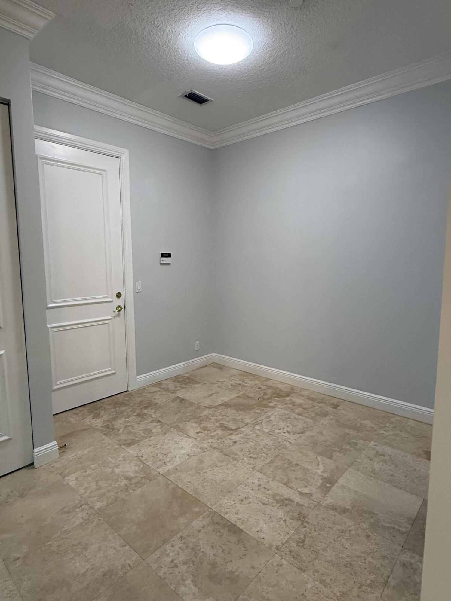 335 NE 69TH Circle — Photo 4