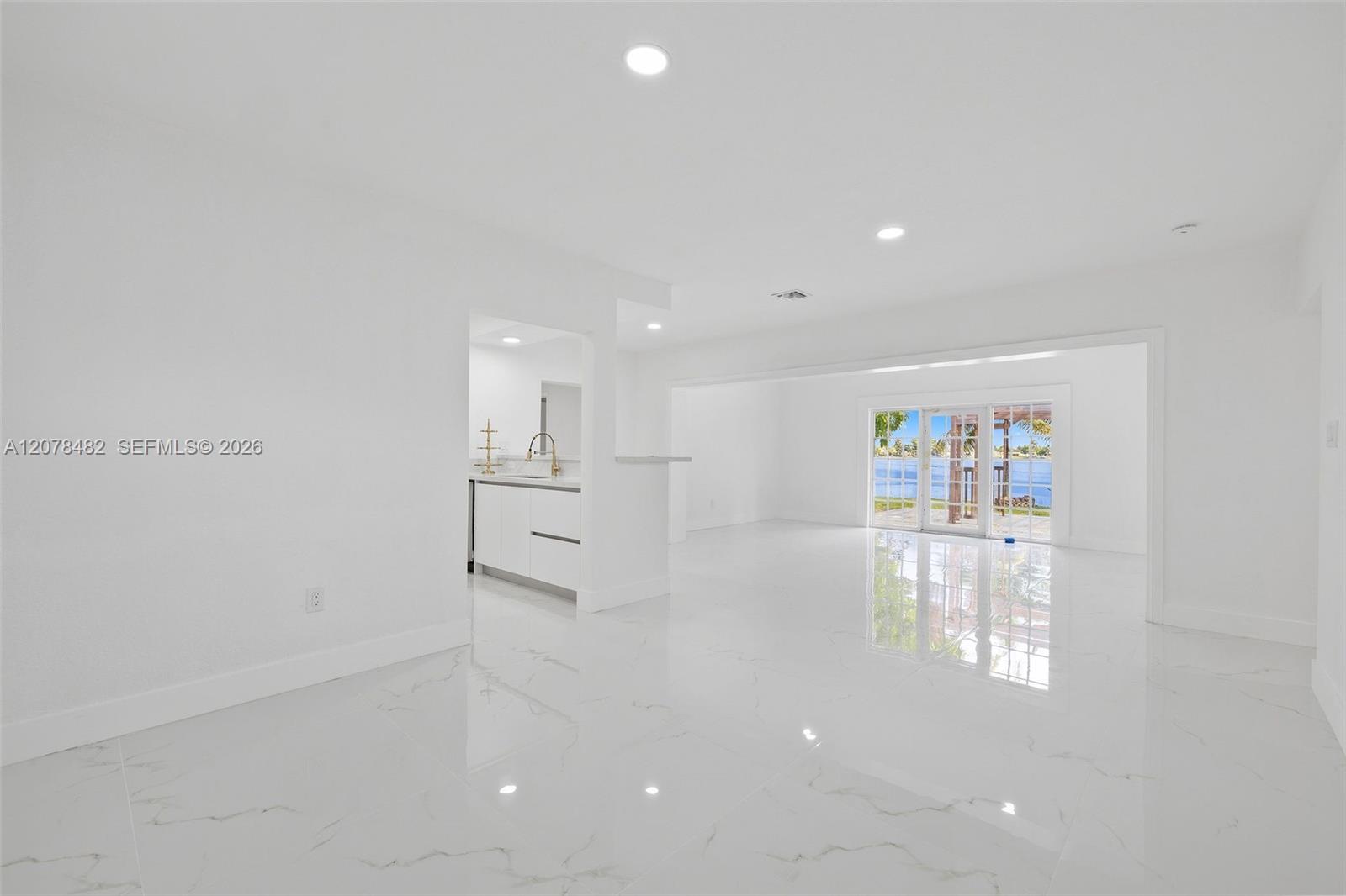 10901 SW 47th Ter — Photo 3
