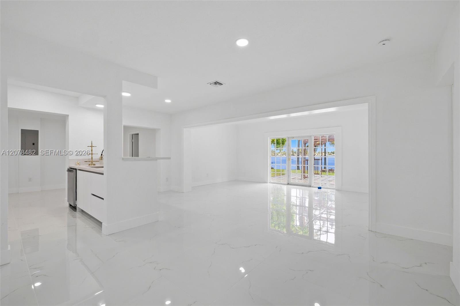 10901 SW 47th Ter — Photo 4