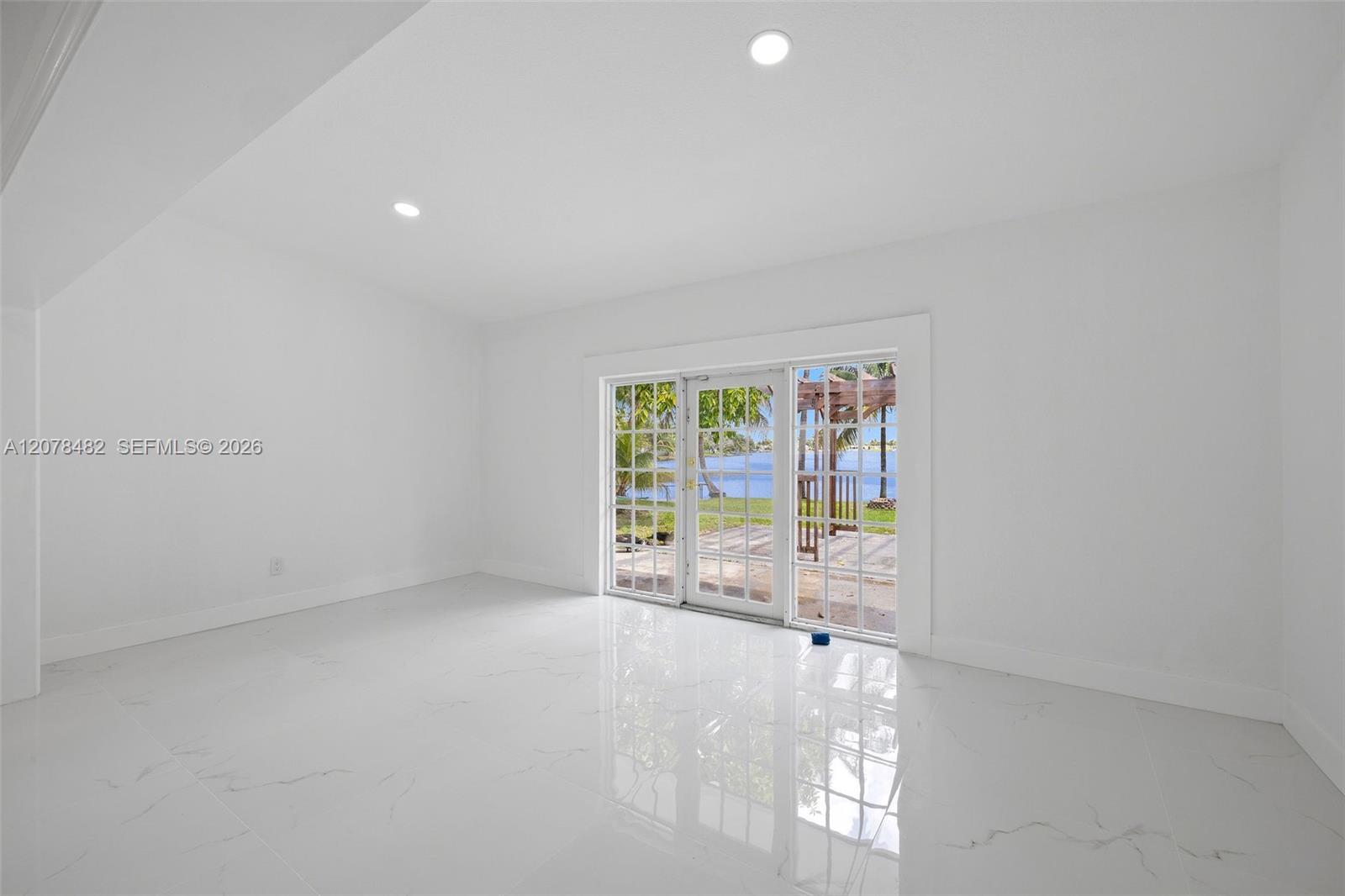 10901 SW 47th Ter — Photo 5