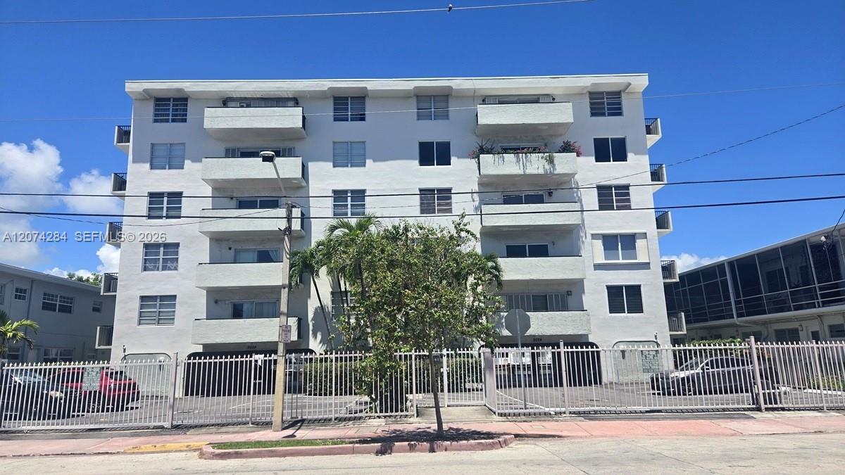 8024 Tatum Waterway Dr # 6B — Photo 2