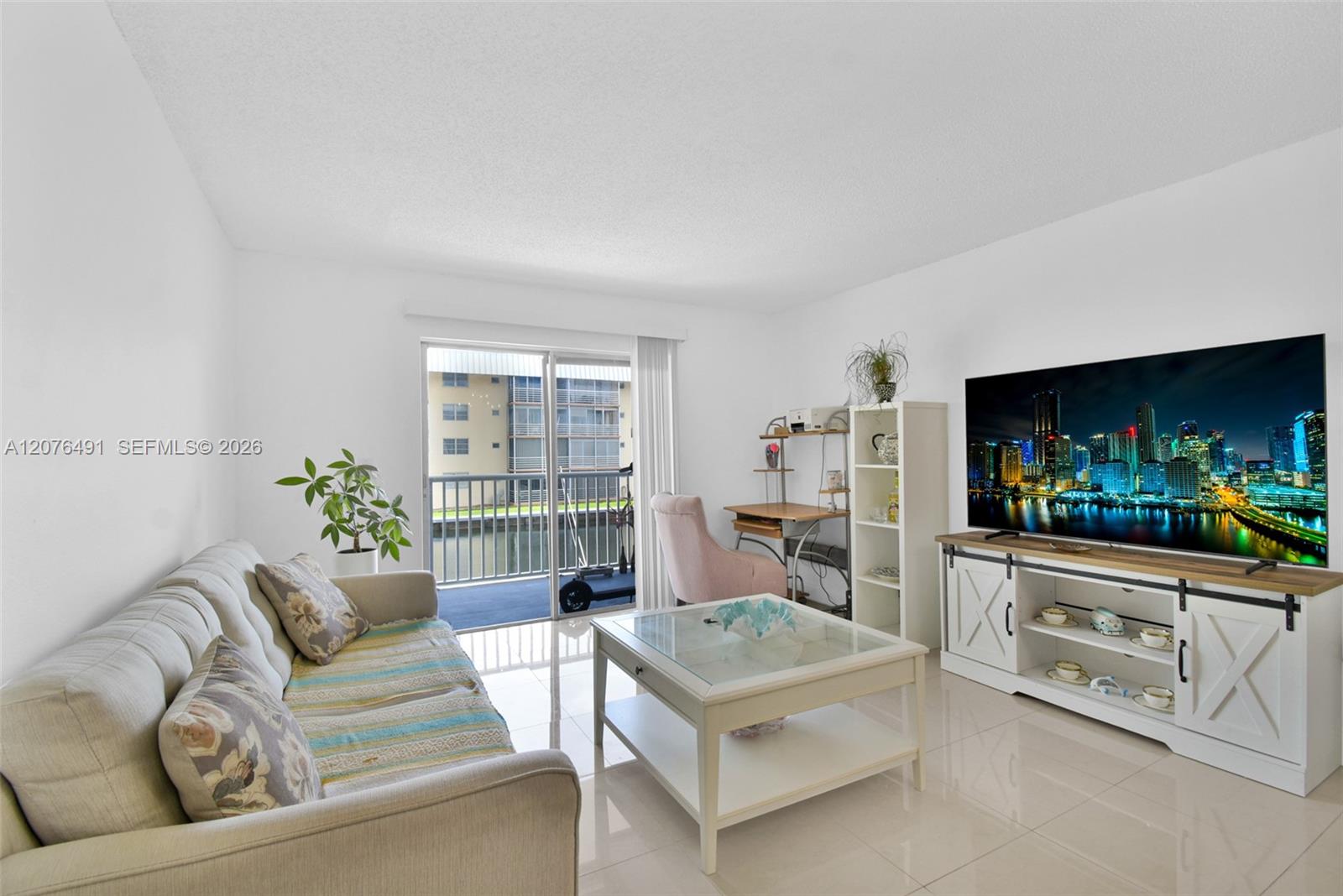 3527 NE 168th St # 203 — Photo 3