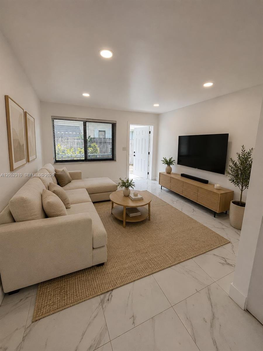1933 Washington St # 1935, Hollywood FL 33020