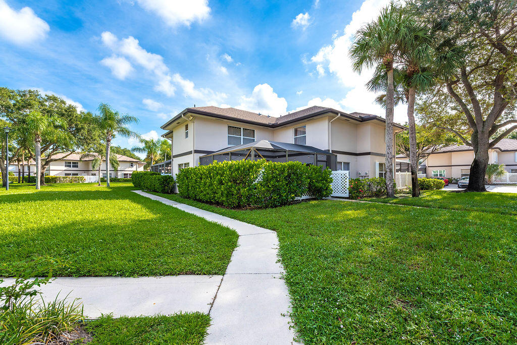 38 Essex Court # D, Royal Palm Beach FL 33411