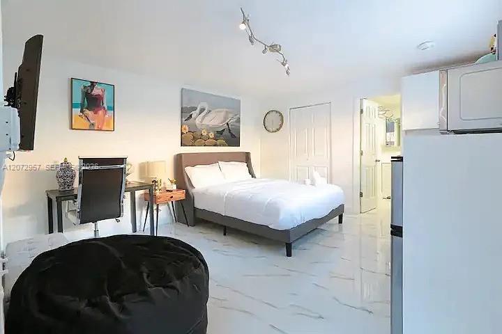 1100 NE 1st Ave # C — Photo 5