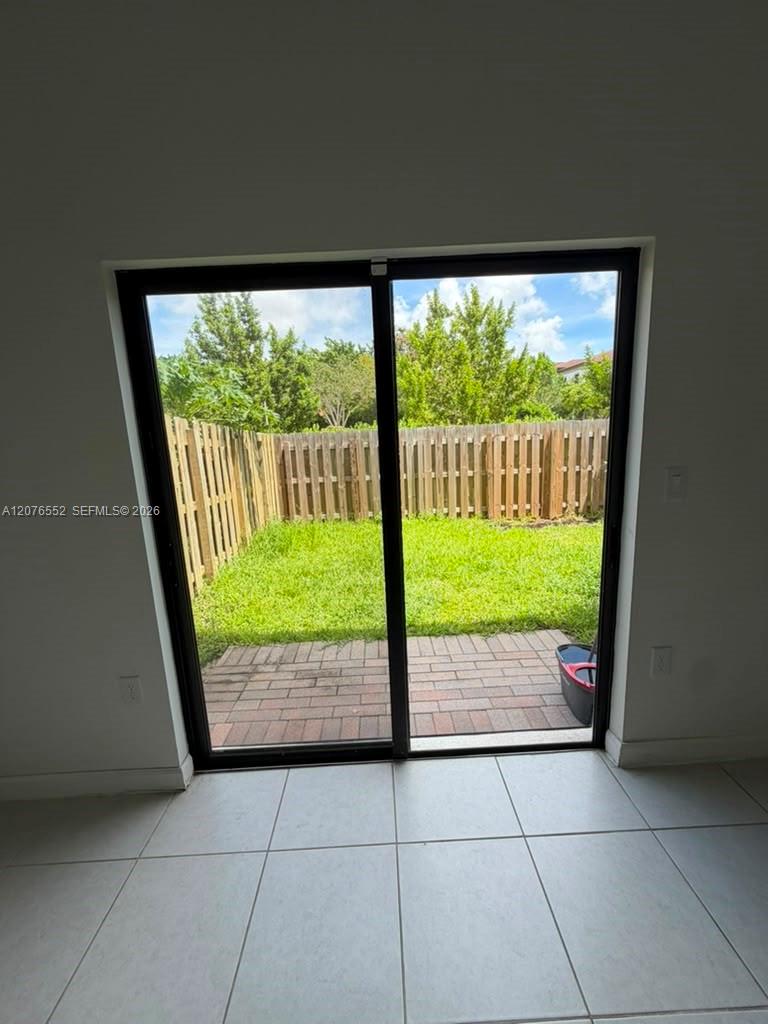 519 NE 208th Ter — Photo 3