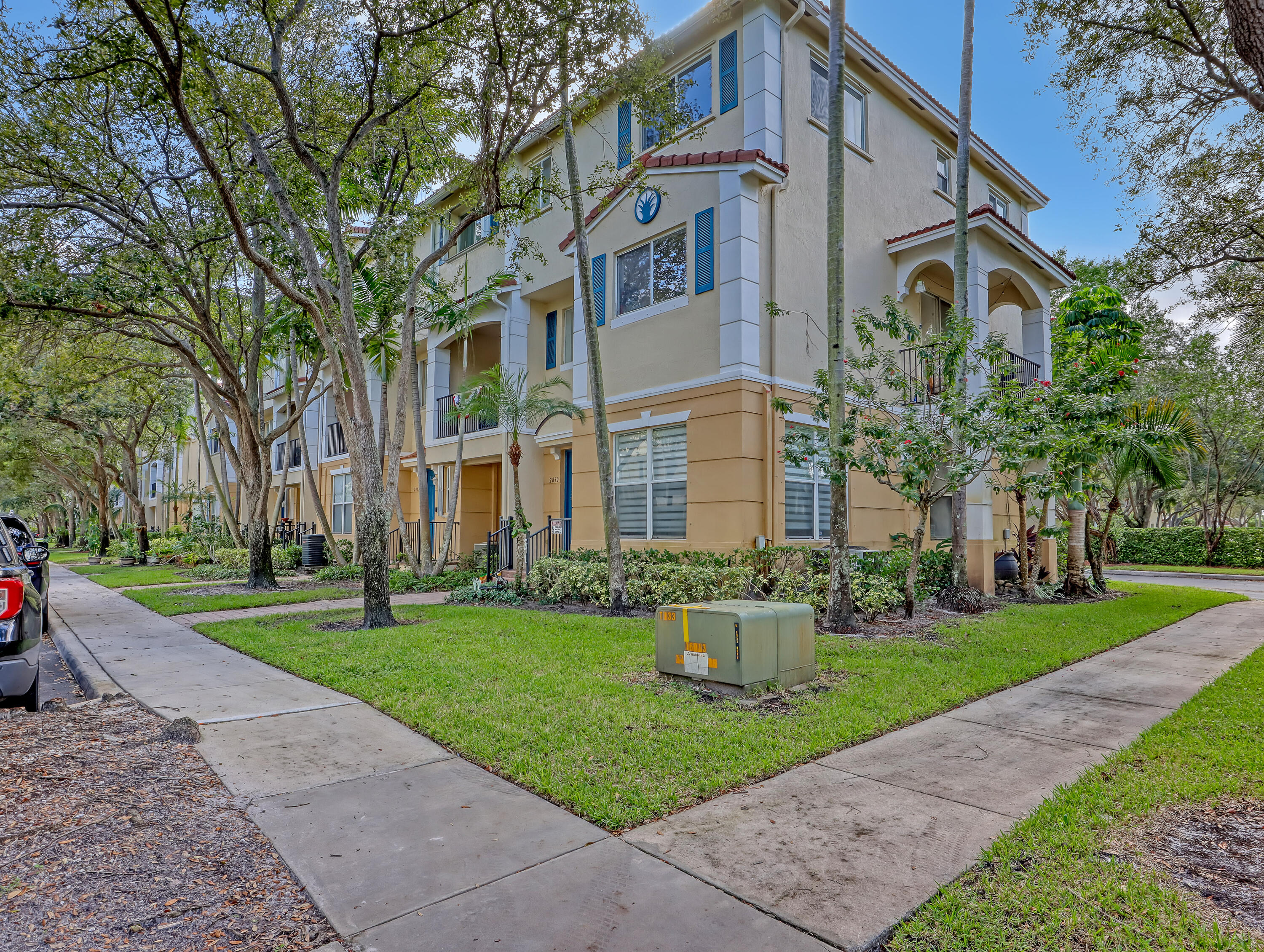 2850 S Oasis Drive — Photo 2