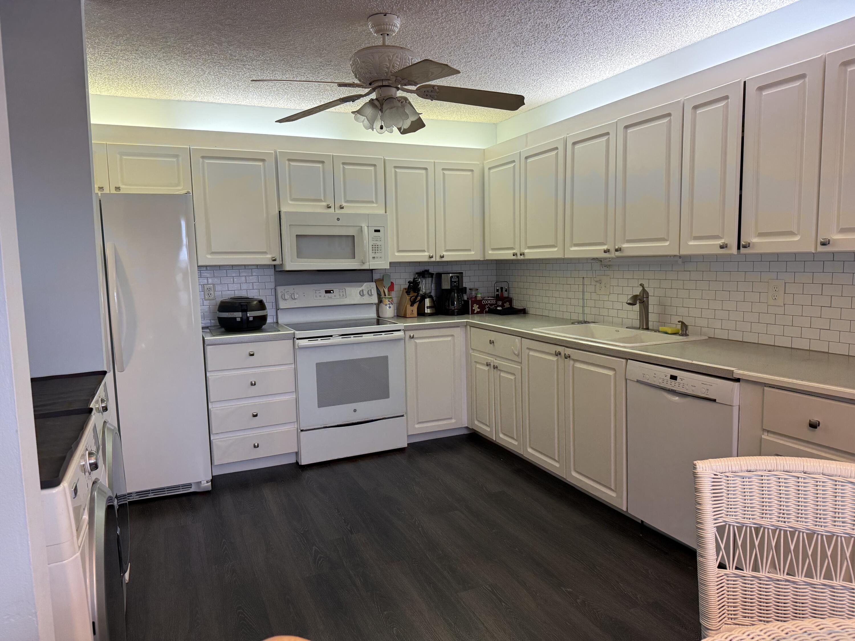 1520 NW 19TH Terrace # 203 — Photo 2