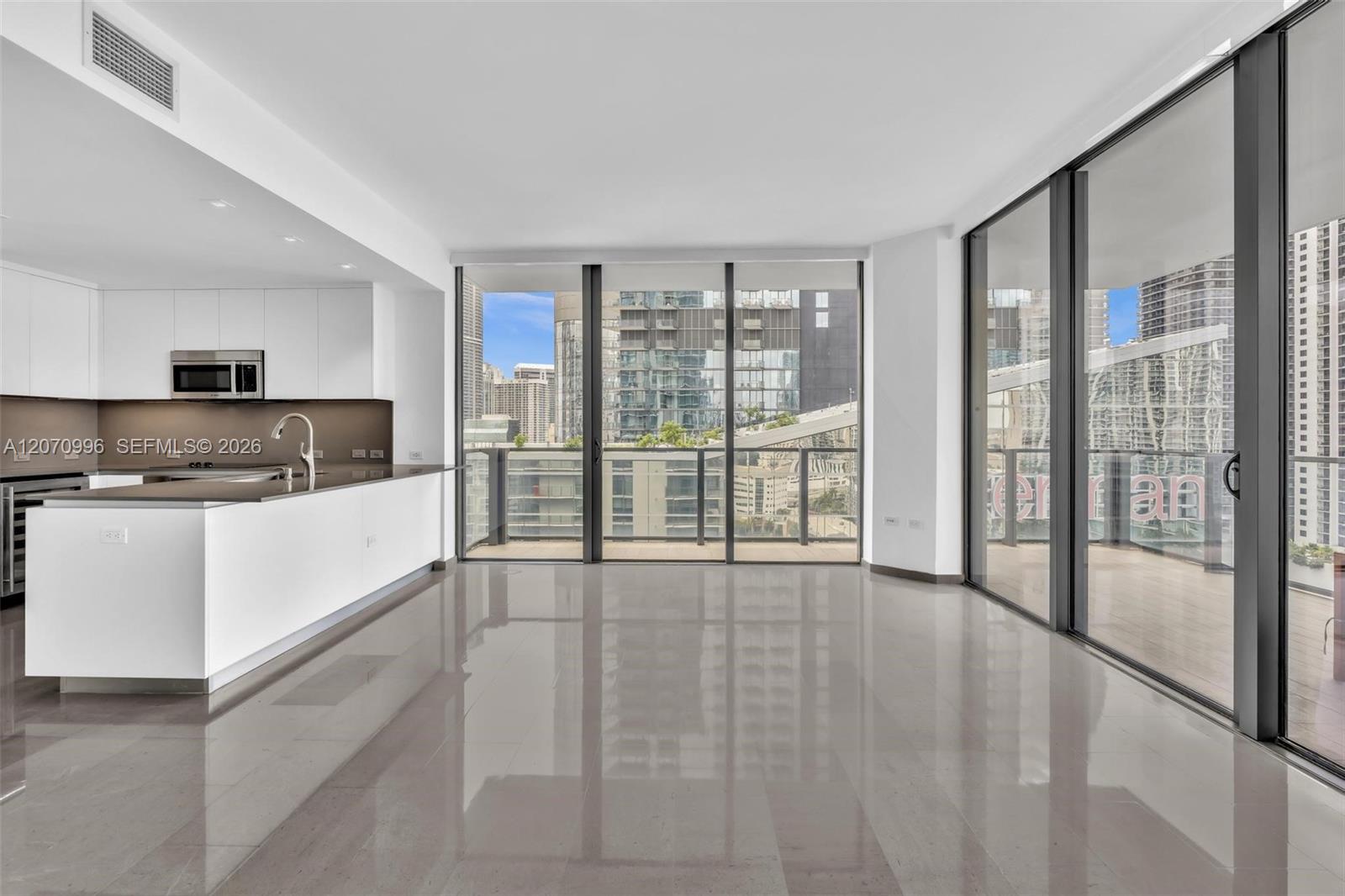 68 SE 6th St # 1702 — Photo 4