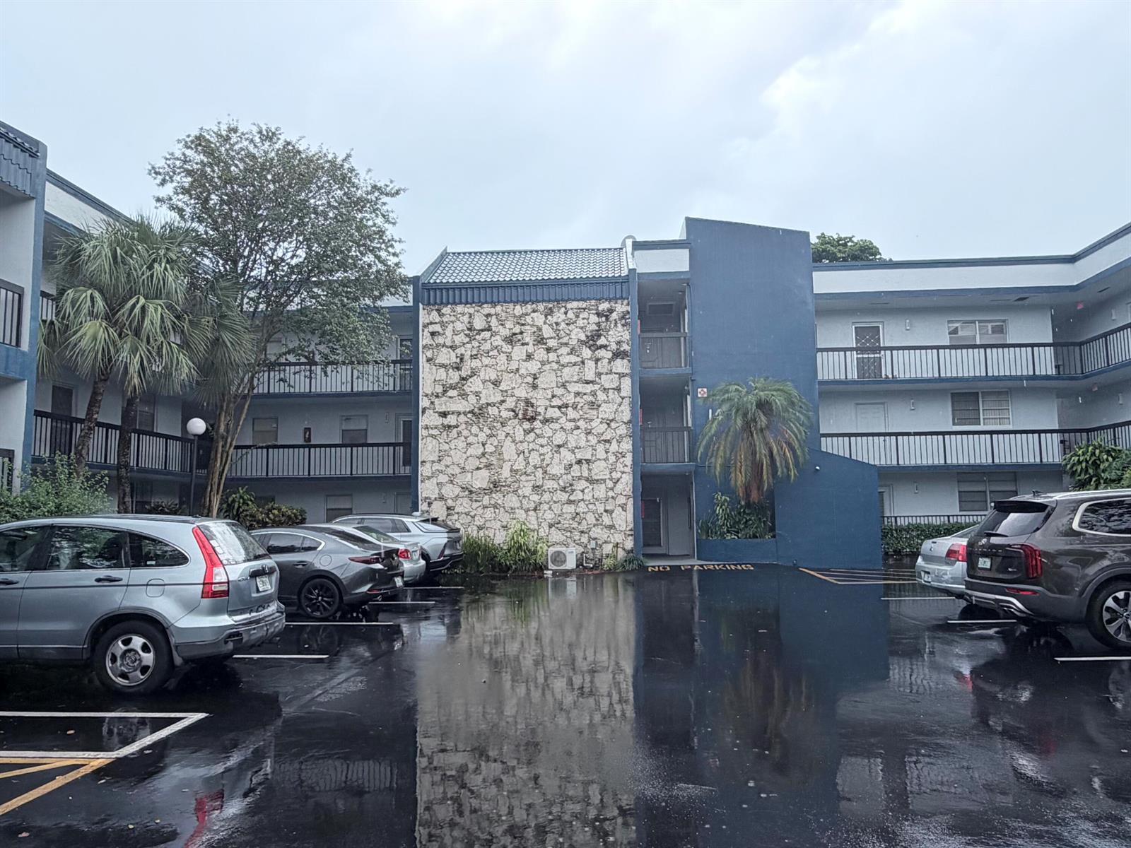 3090 HOLIDAY SPRINGS Boulevard # 105, Margate FL 33063