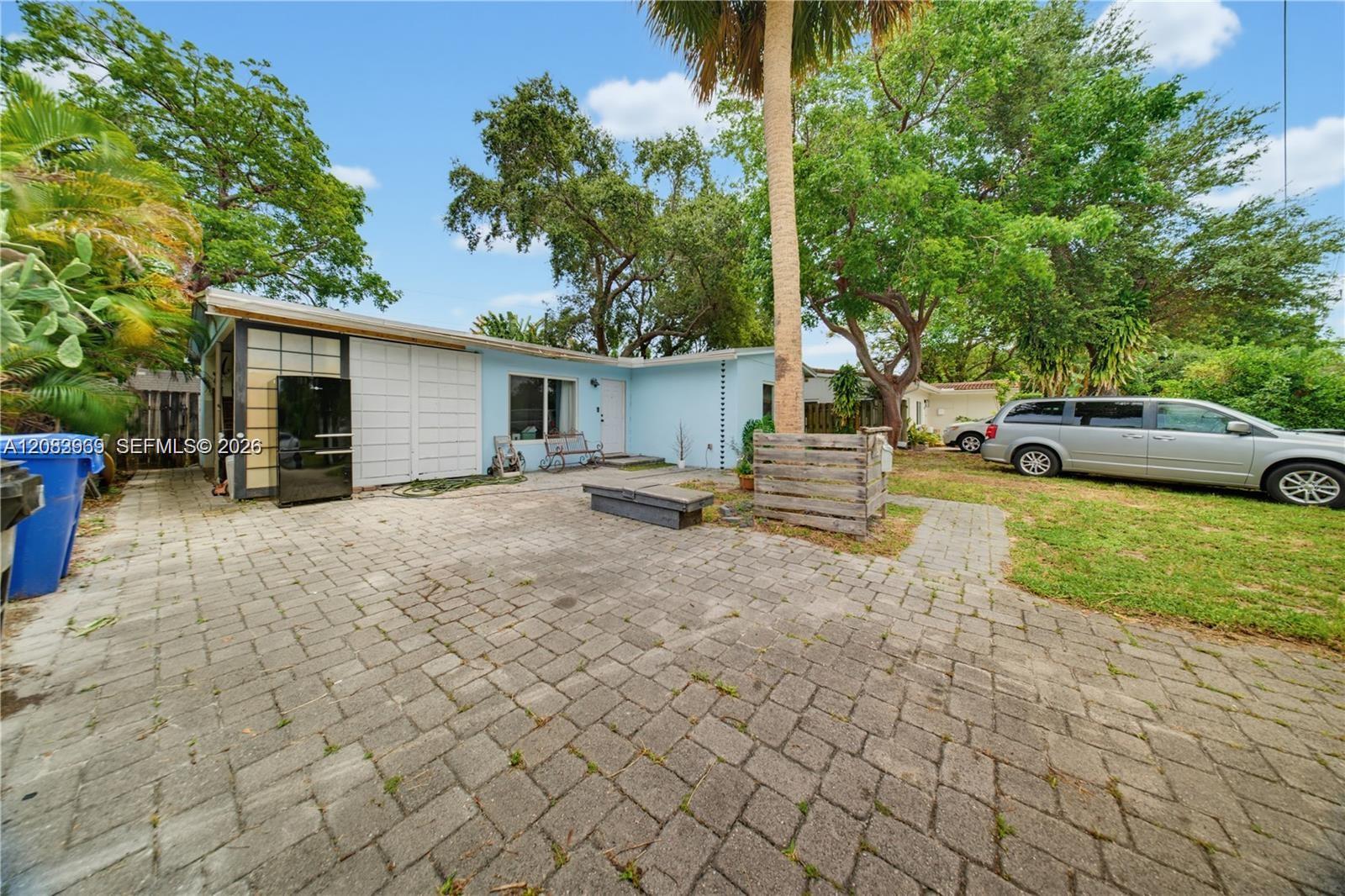 315 SW 19th St — Photo 3