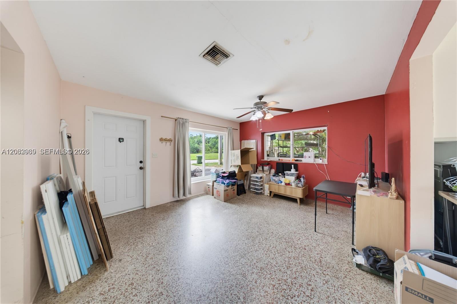 315 SW 19th St — Photo 5