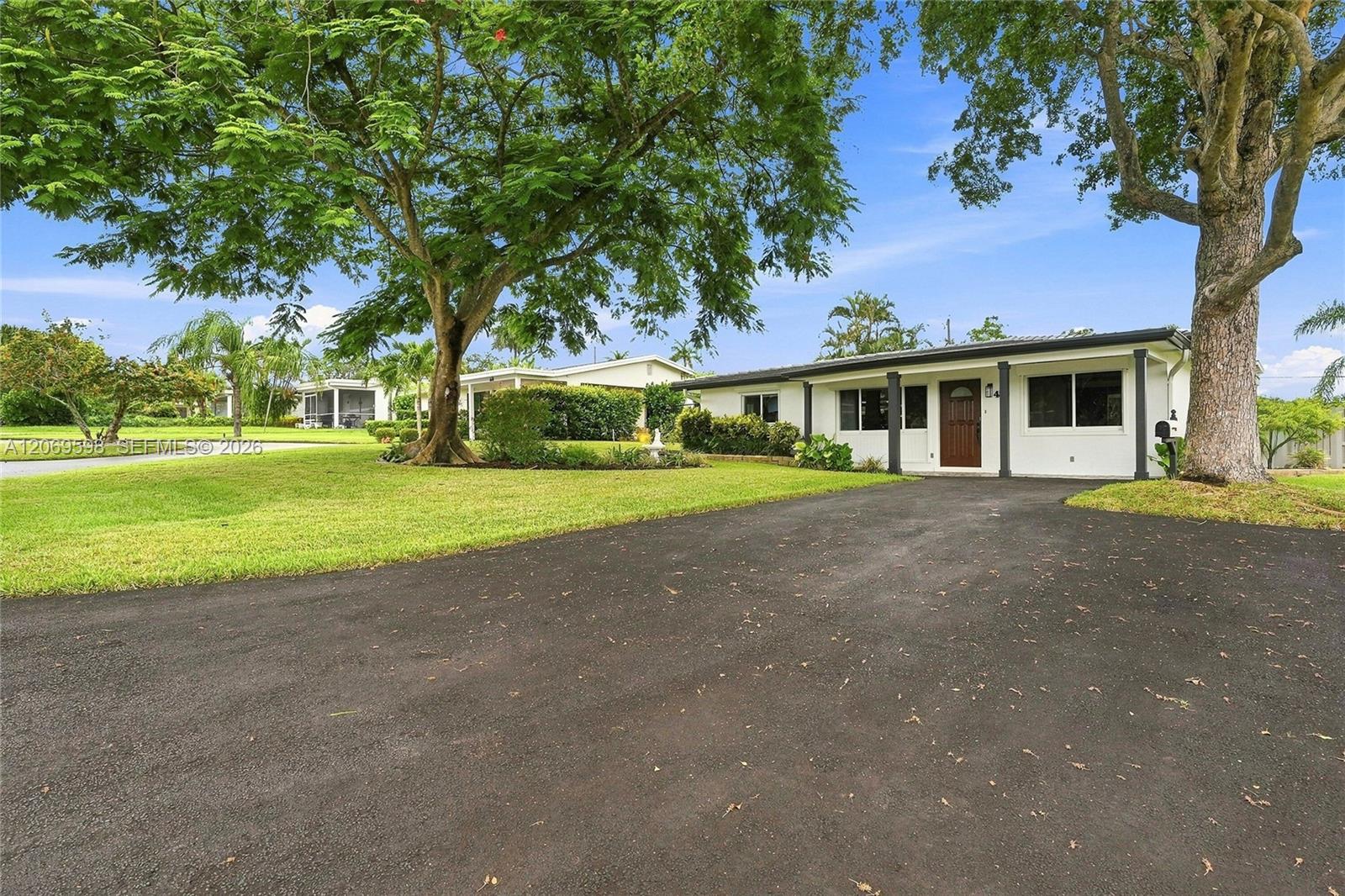 450 SW 1st St, Boca Raton FL 33432