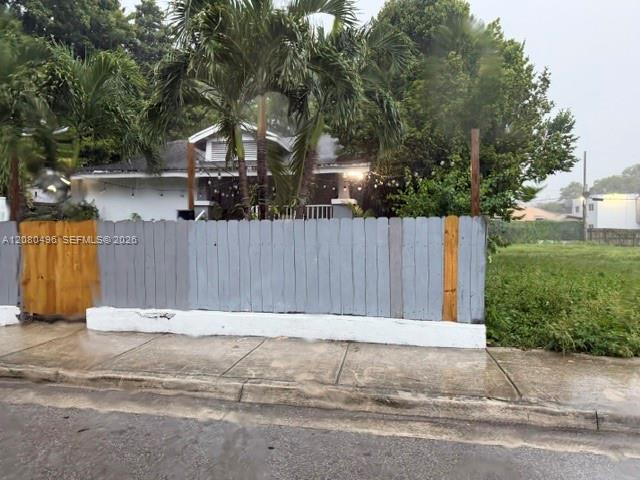 812 NW 29th Ter — Photo 4