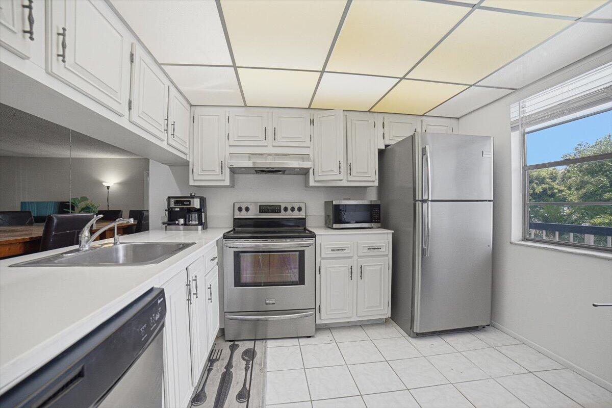 27-Kitchen
