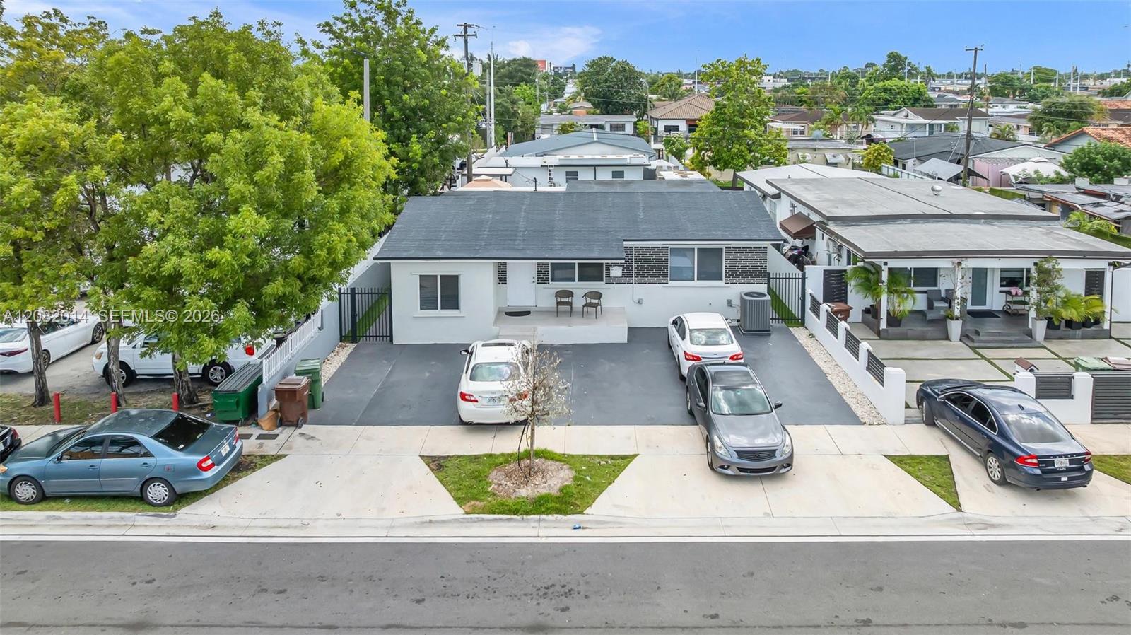 4851 E 8th Ct — Photo 4