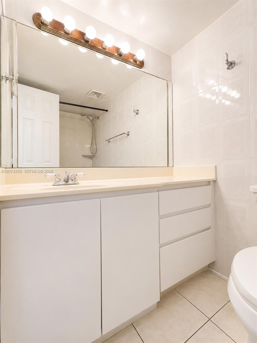 724 NE 4th St # 3 — Photo 4