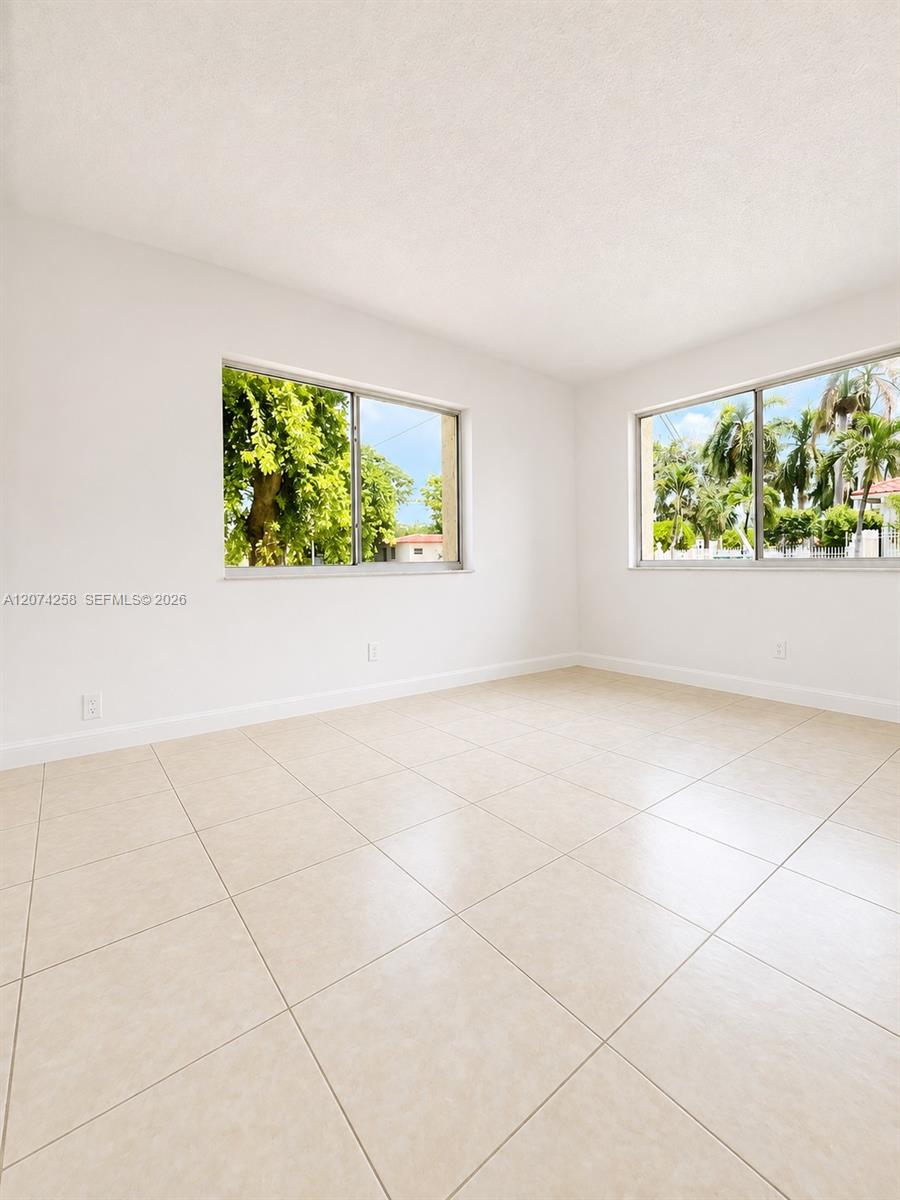 724 NE 4th St # 3 — Photo 5