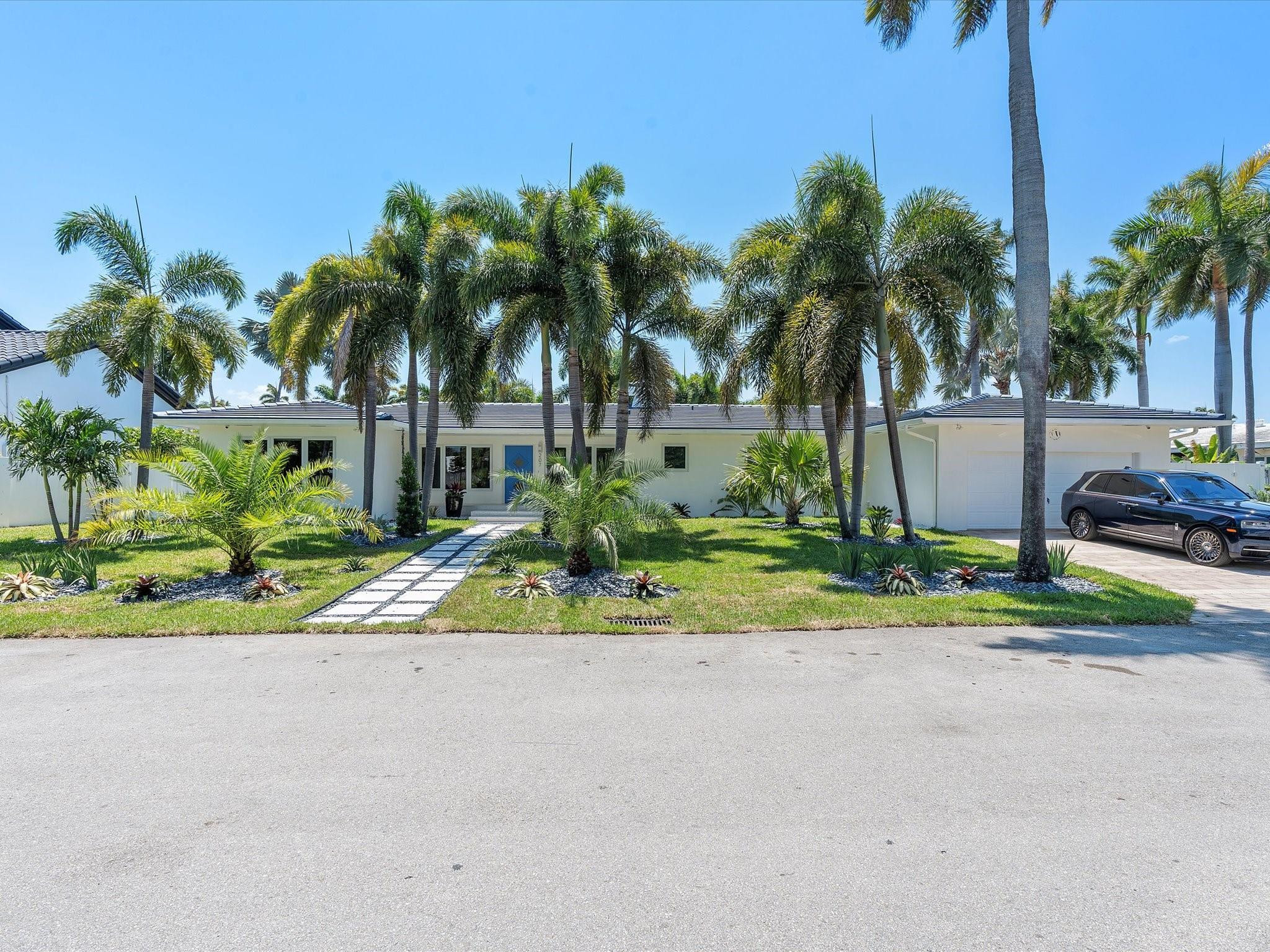 207 Royal Palm Drive — Photo 5
