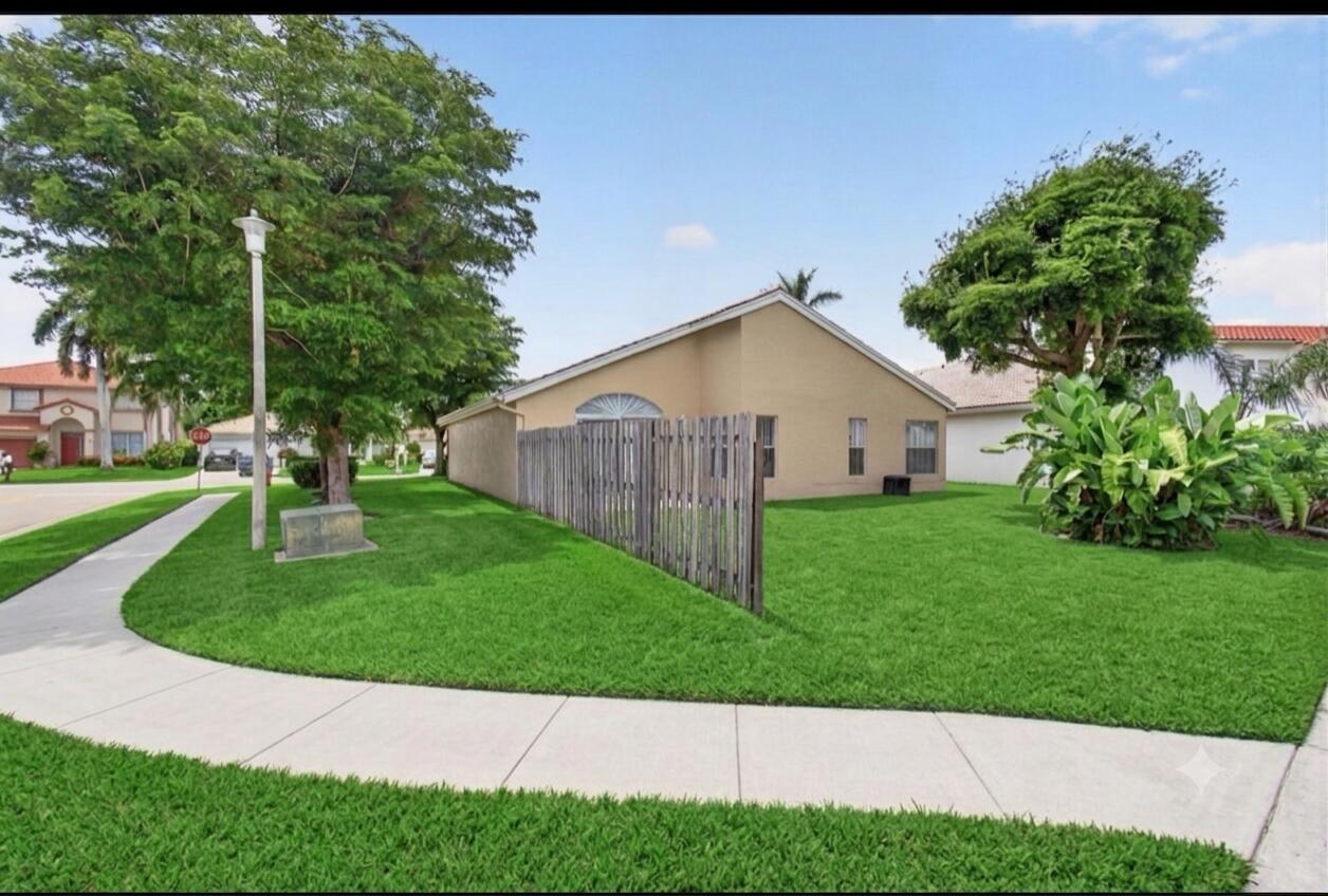 7116 CATALINA Way — Photo 3