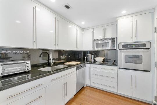 90 Edgewater Dr # 917 — Photo 4