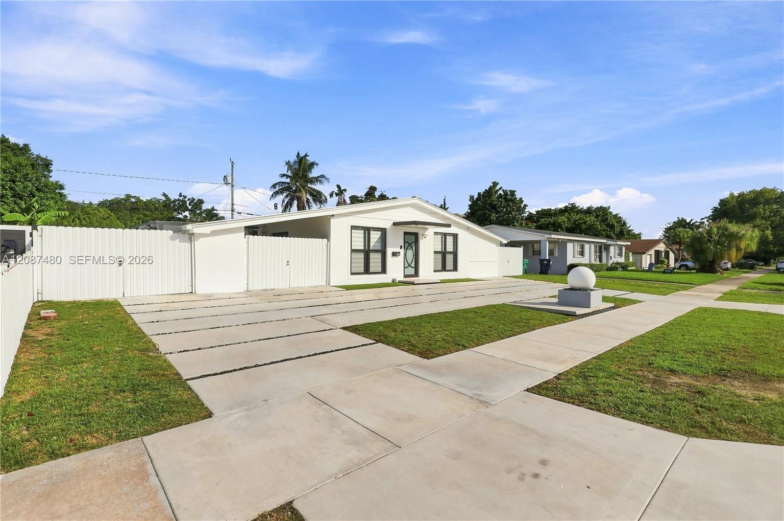 9298 Jamaica Dr — Photo 2