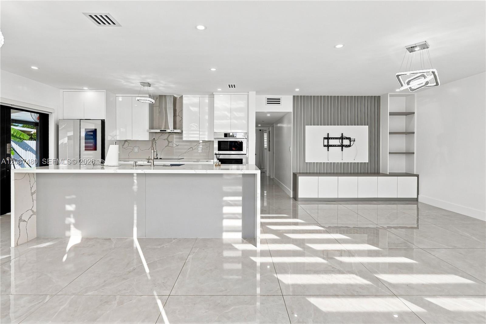 9298 Jamaica Dr — Photo 3