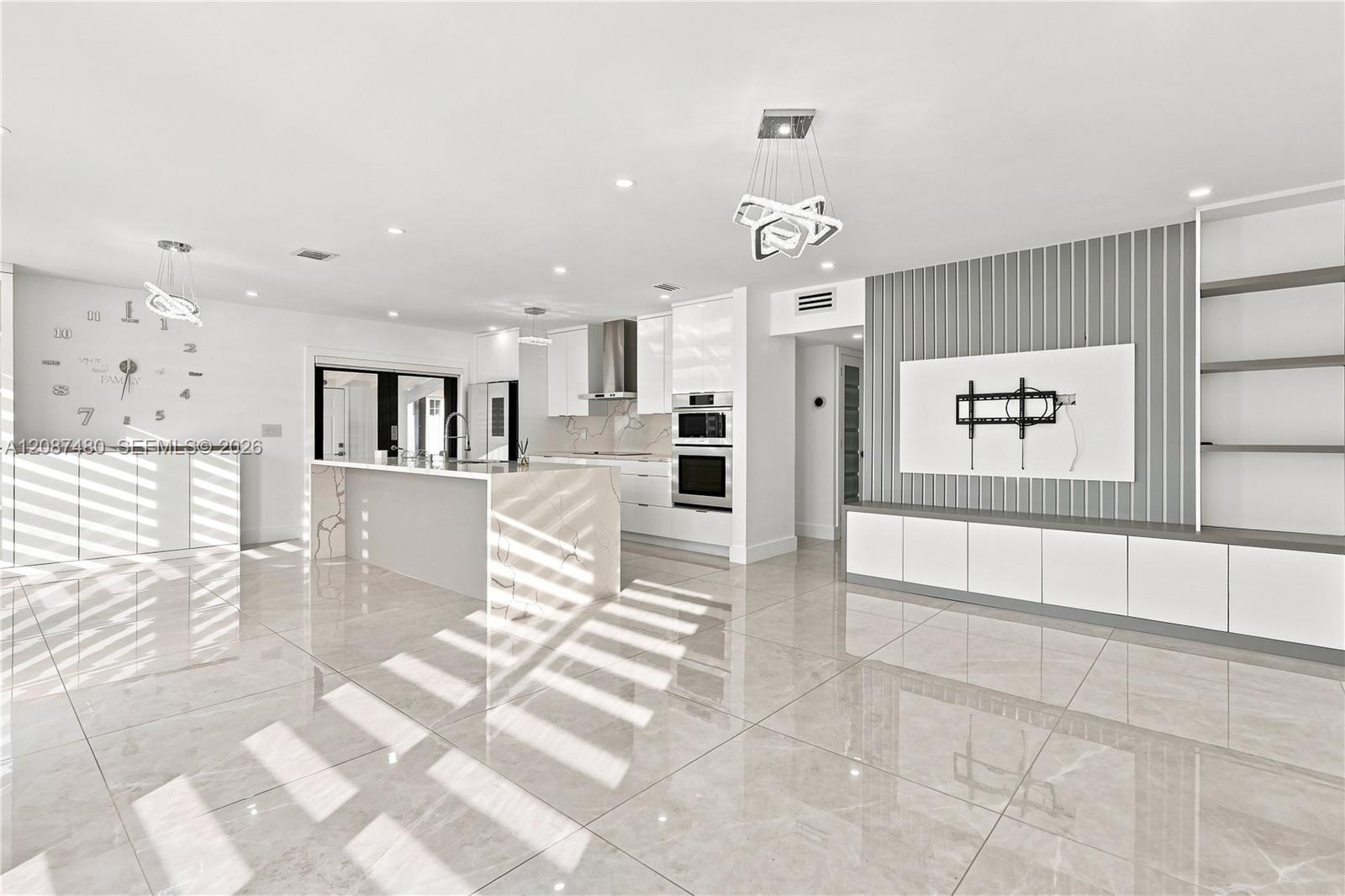 9298 Jamaica Dr — Photo 5