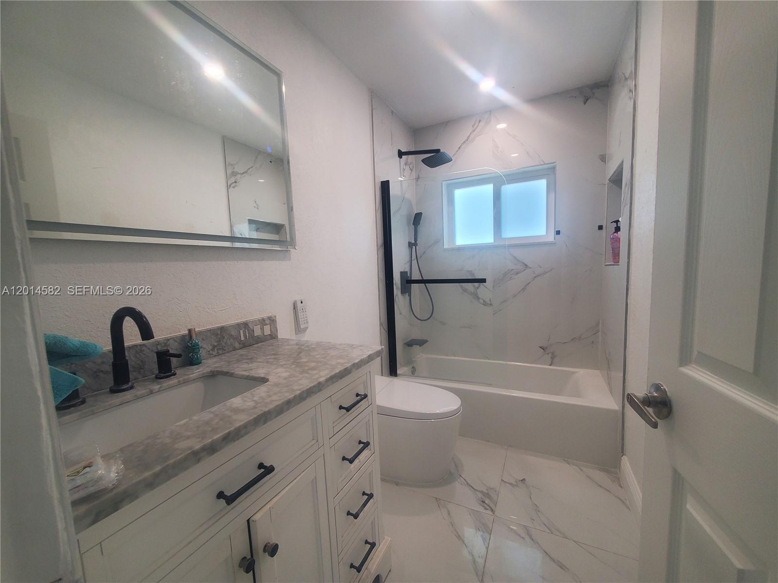 5240 SW 5th St — Photo 2