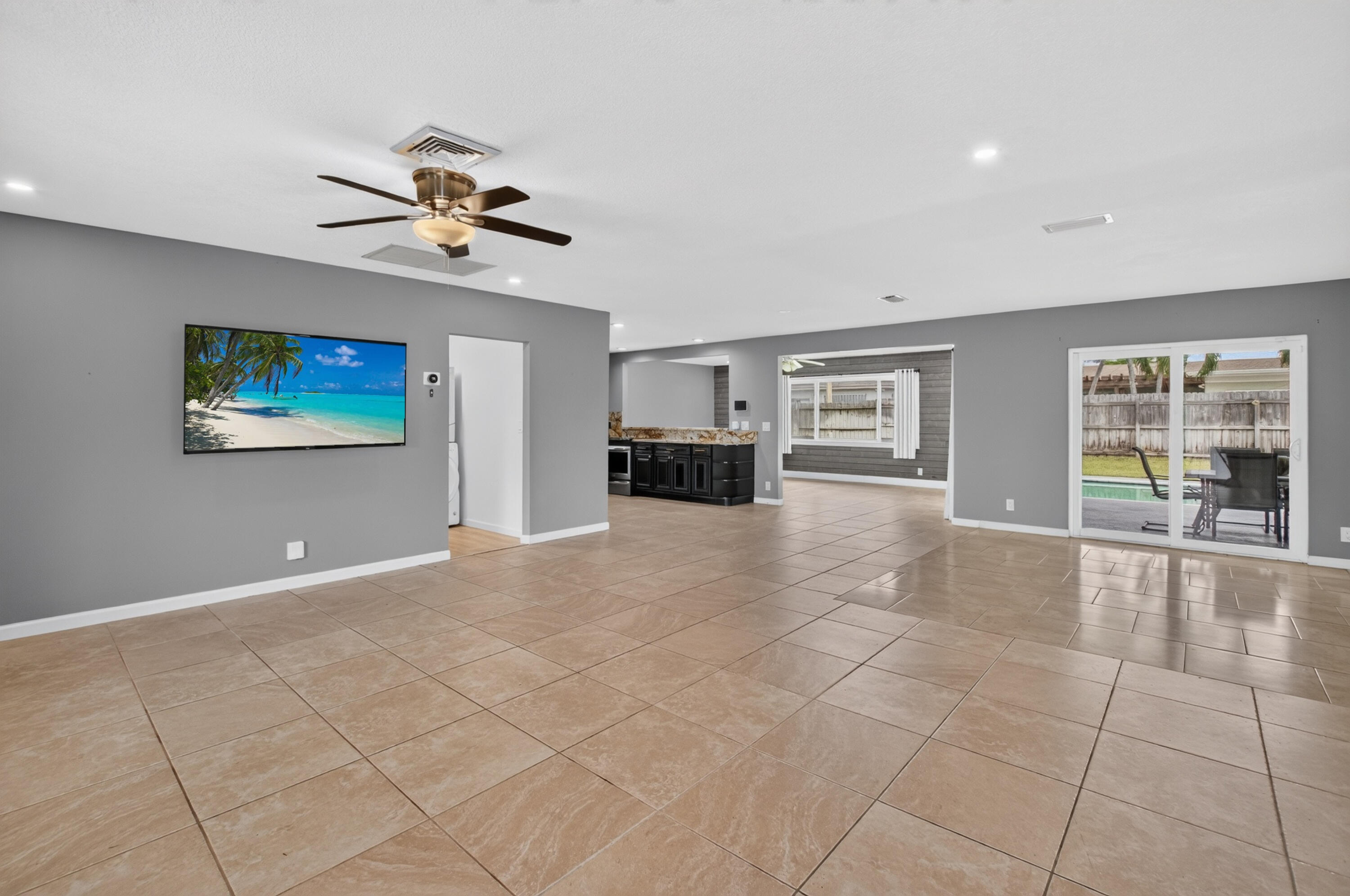 1023 SW 25TH Place — Photo 3