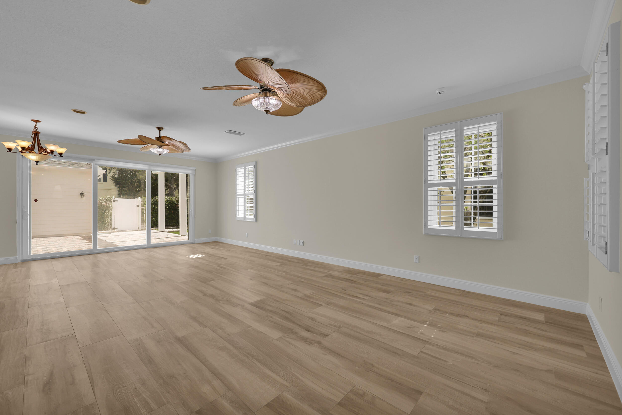 325 Sweet Bay Circle — Photo 5