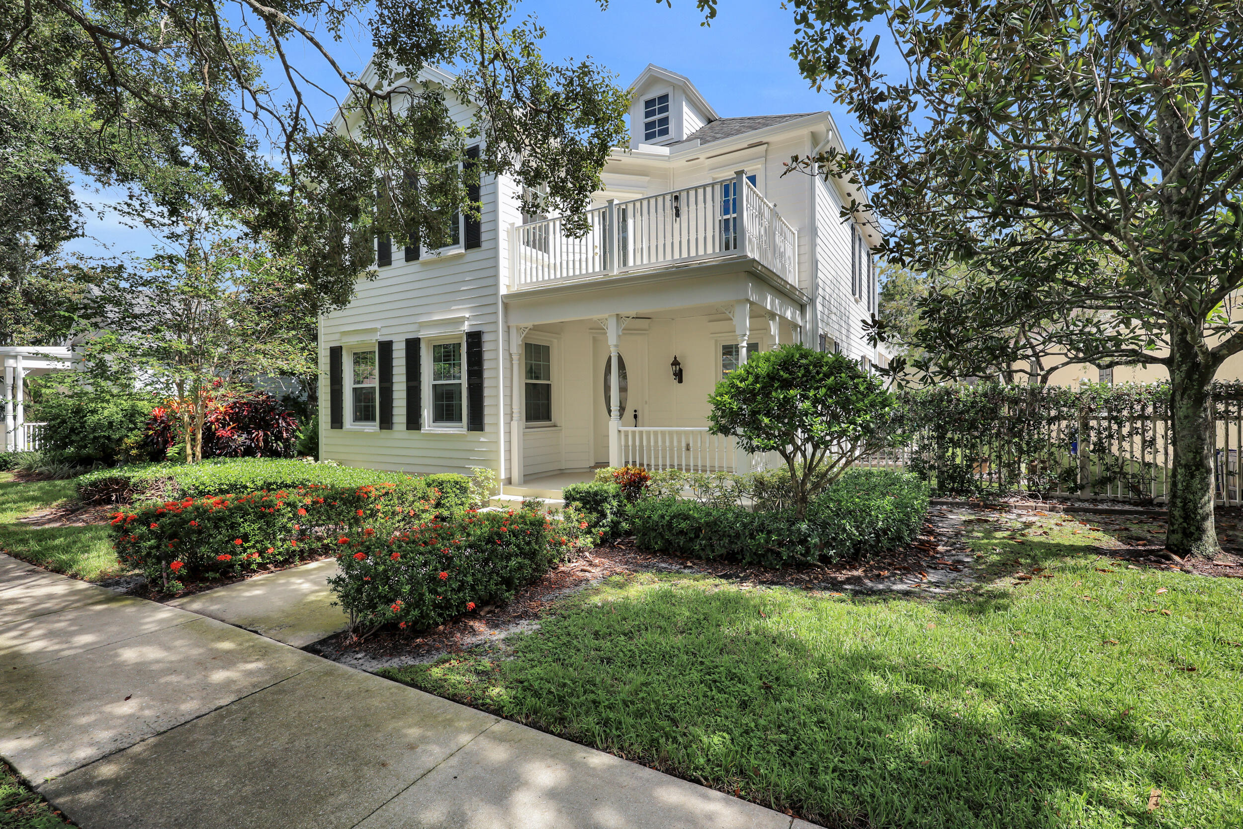 325 Sweet Bay Circle — Photo 2