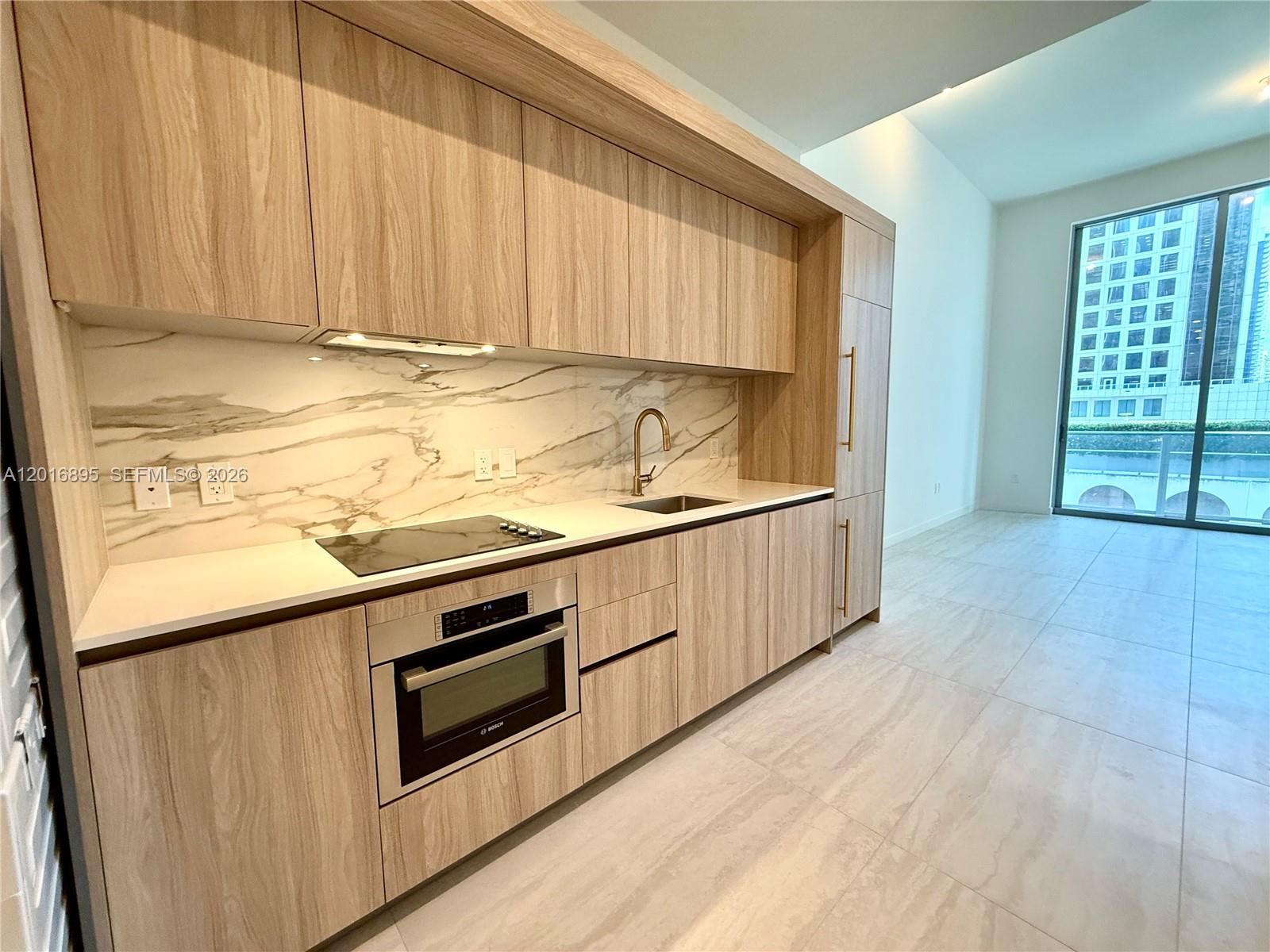 77 SE 5 st # 1213, Miami FL 33131