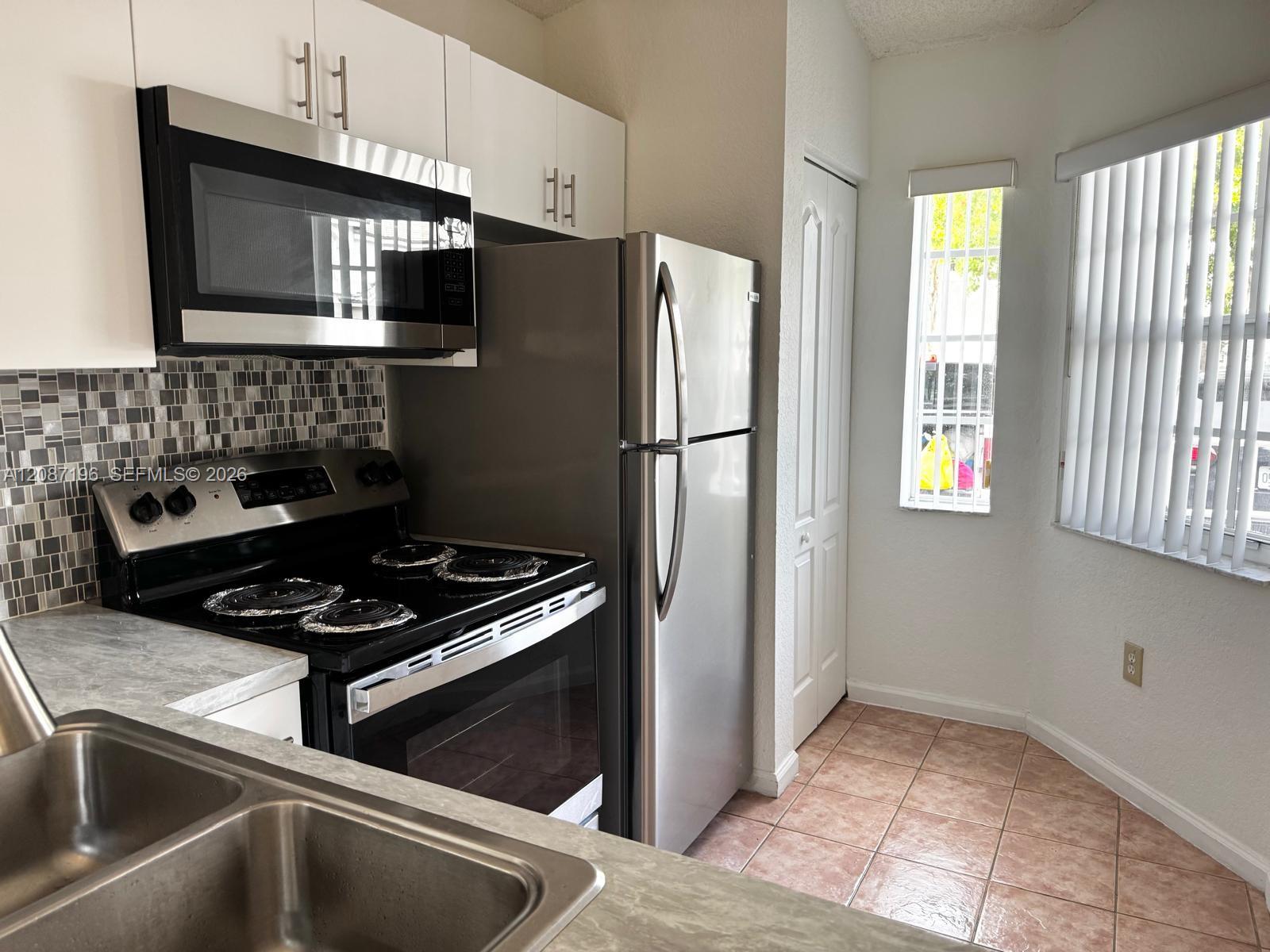 12178 SW 143rd Ln # 4 — Photo 5