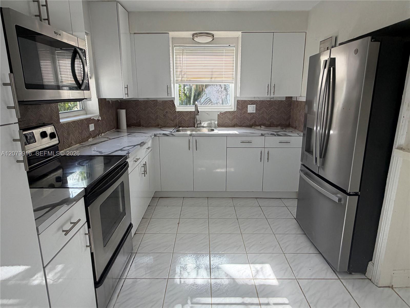 2446 Johnson St — Photo 4