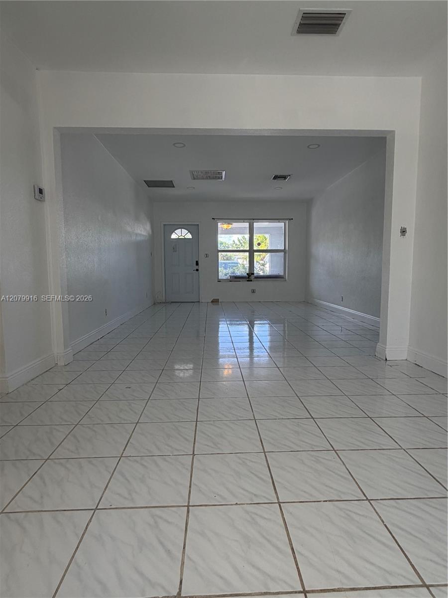 2446 Johnson St — Photo 5