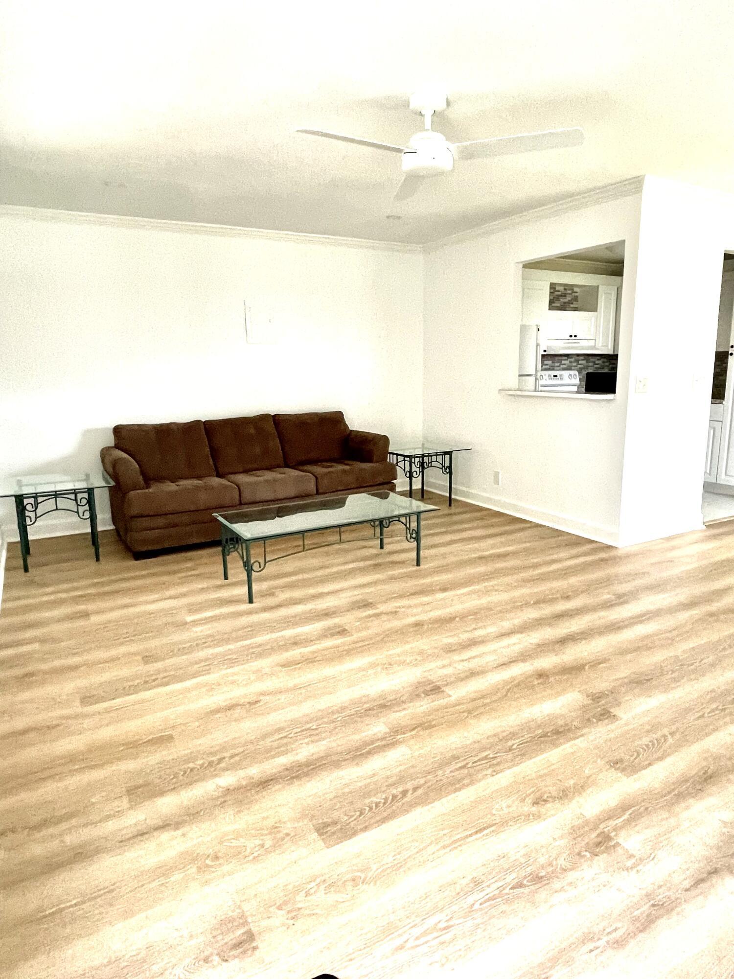 114 Valencia E — Photo 2