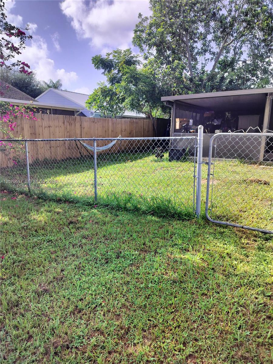 213 Woodbridge Dr — Photo 2