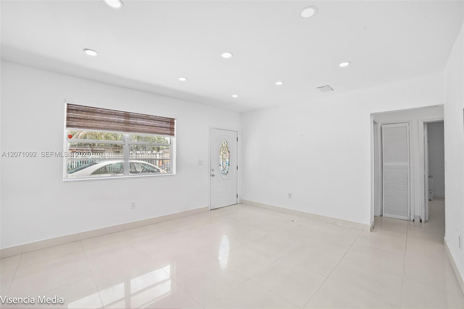 1442 NW 113th Ter — Photo 3