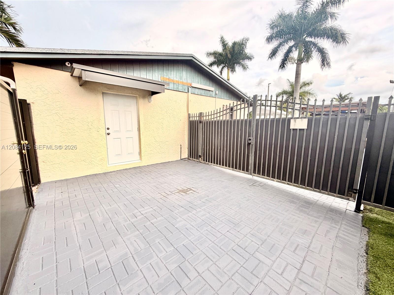 PRIVATE ENTRANCE AND PATIO SPACE