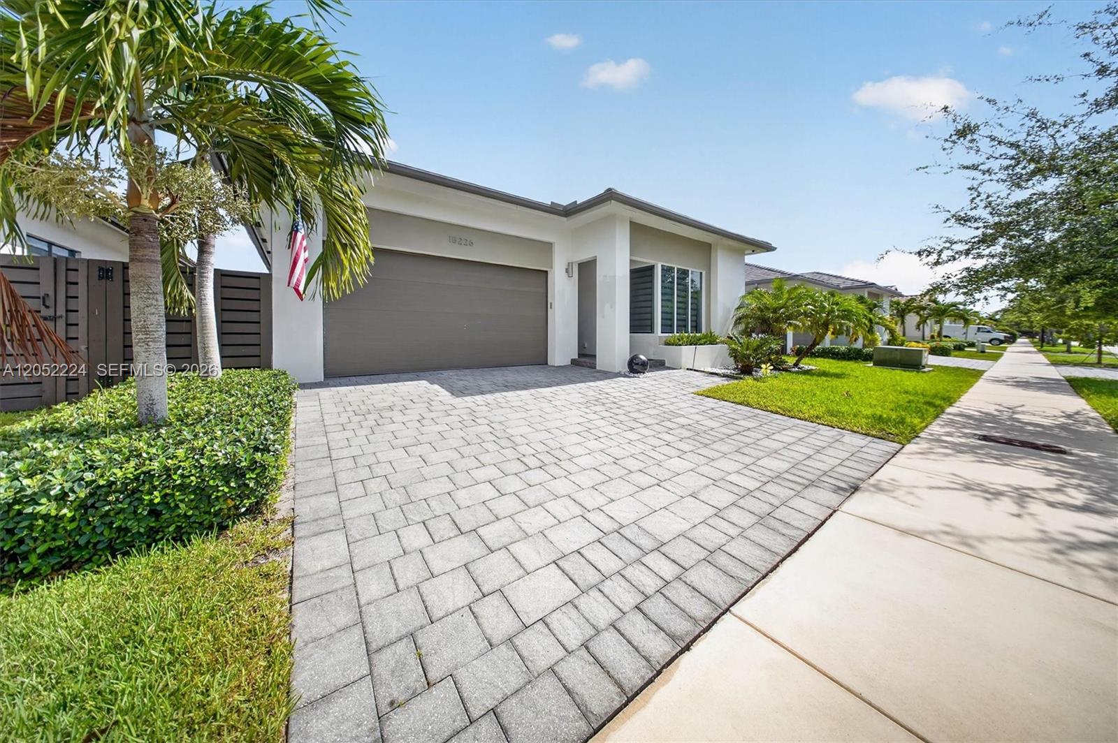 15226 SW 176th Ln — Photo 2